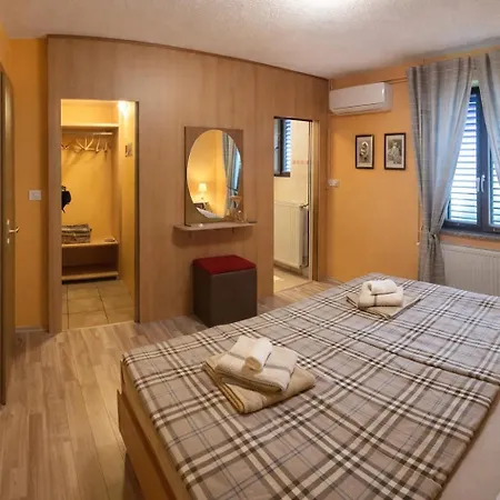 Ivonne Apartment *